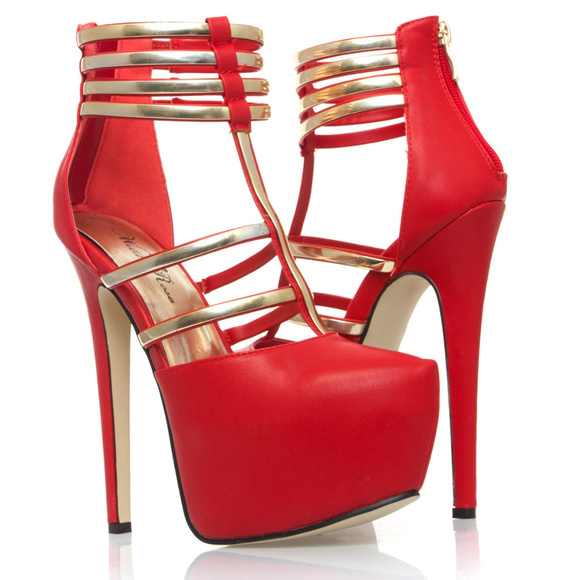 Some very hot heels - Picture 2 of 5